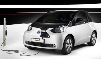 Toyota på vej med langtrækkende elbil - Hvilkenbil.dk