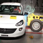 Opel Adam crash