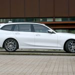 BMW 330i Touring side 4