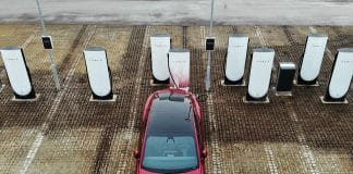 Tesla indfører faste priser på opladning
