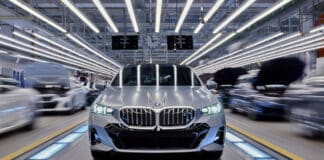 Lav indtjening tvinger BMW til massefyringer elbil strategi