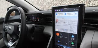 Moderne bilers skærme fjerner fokus fra vejen