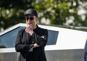 tesla-ejere sagsøger musk