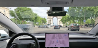 Elon Musk: Snart kan du sms’e, mens du kører Tesla selvkørende tesla