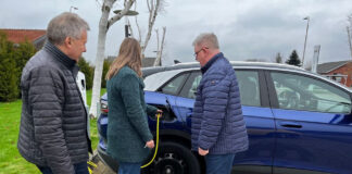 Bøvl med opladningen? Spørg en gråhåret mand opladning af elbilen
