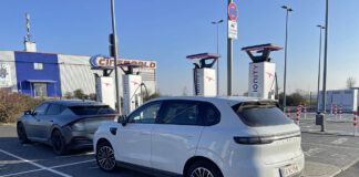 Til alperne i billig elbil i vinterkulde - sådan gik det