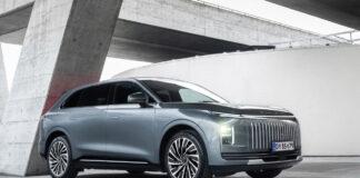 Første tur i ny kæmpe-kineser med store ambitioner