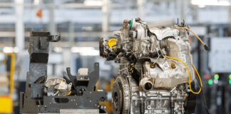 Ny teknik og e-fuel skal redde fossilmotoren