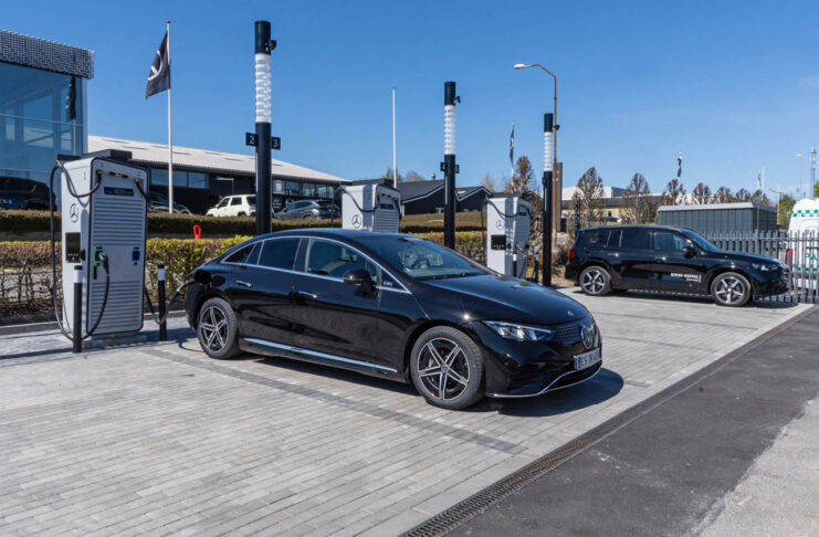 Mercedes åbner ladestationer i Danmark