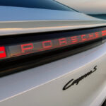 Porsche Cayenne Coupe Electric skilt