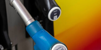 Bilgiganter vil bevare fossilbiler med affalds-benzin