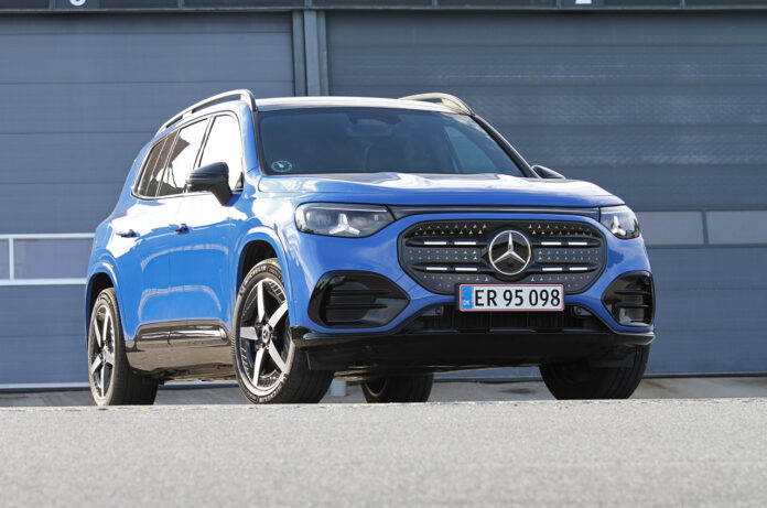 Mercedes GLB nedefra