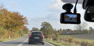 Har du dashcam i bilen: Pas på med at lægge klip op på Facebook